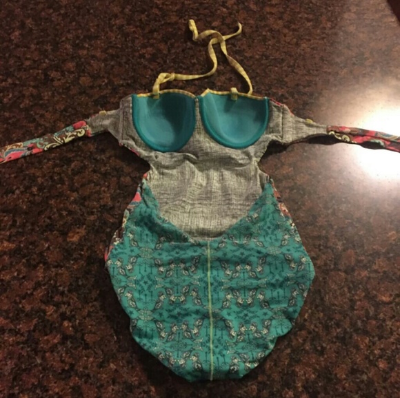 *SOLD* Maaji One Piece Swimsuit - Picture 2 of 4